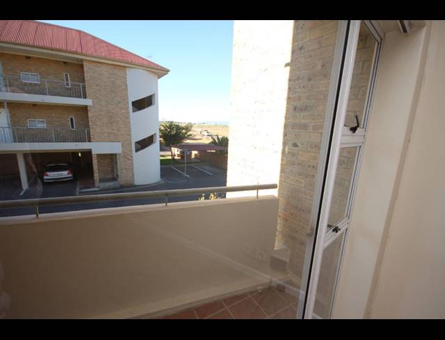 2 bed property to rent in UITZICHT